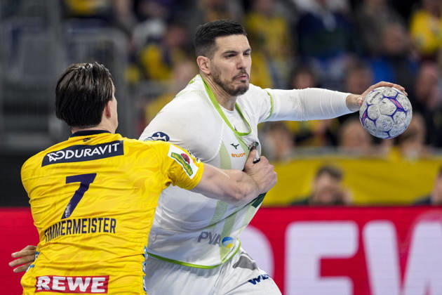 v li Robert Timmermeister RNL, 7 , Stefan Cavor HSG, 77 , duel, duel, tackle, tackling, dynamics, action, action, 28 03 2026, Mannheim Germany , Handball, Bundesliga, Rhein Neckar Löwen HSG Wetzlar xozx