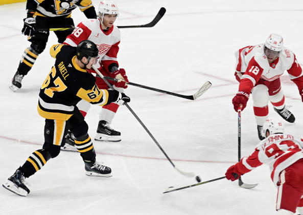 Pittsburgh Penguins right wing Rickard Rakell (67) shoots pass Detroit Red Wings center Andrew Copp (18) and Detroit Red Wings Alex Debrincat and scores during the first period at PPG Paints Arena in Pittsburgh on Tuesday, March 31, 2026.  PIT2026033101 ARCHIExCARPENTER