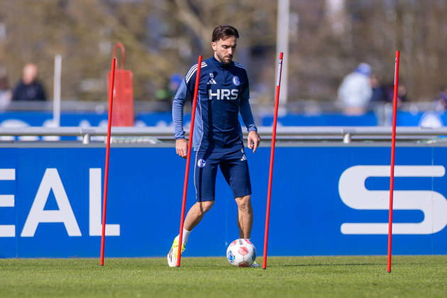 01 04 2026, Football, Training of FC Schalke 04 Kenan Karaman FC Schalke 04 Gelsenkirchen Training ground FC Schalke 04 NRW Germany xRHR PHOTO YYx Copyright: RHR-FOTOx RHR-FOTO YY