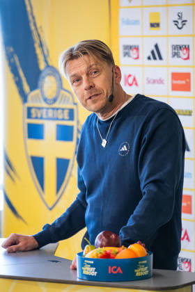 260401 Head coach Tony Gustavsson of the Swedish women s national football team at a press conference on April 1, 2026 in Stockholm Photo Jonathan Näckstrand BILDBYRAN COP 94 JN0260 fotboll football soccer fotball vm kval kval fifa womens world cup qualifier qualifier presskonferens press conference sverige sweden dam bbeng Copyright: JONATHANxNÄCKSTRAND BB260401JN006
