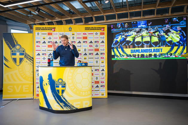 260401 Head coach Tony Gustavsson of the Swedish women s national football team at a press conference on April 1, 2026 in Stockholm Photo Jonathan Näckstrand BILDBYRAN COP 94 JN0260 fotboll football soccer fotball vm kval kval fifa womens world cup qualifier qualifier presskonferens press conference sverige sweden dam bbeng Copyright: JONATHANxNÄCKSTRAND BB260401JN007