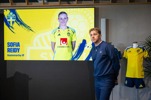 260401 Head coach Tony Gustavsson of the Swedish women s national football team at a press conference on April 1, 2026 in Stockholm Photo Jonathan Näckstrand BILDBYRAN COP 94 JN0260 fotboll football soccer fotball vm kval kval fifa womens world cup qualifier qualifier presskonferens press conference sverige sweden dam bbeng Copyright: JONATHANxNÄCKSTRAND BB260401JN008