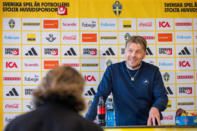 260401 Head coach Tony Gustavsson of the Swedish women s national football team at a press conference on April 1, 2026 in Stockholm Photo Jonathan Näckstrand BILDBYRAN COP 94 JN0260 fotboll football soccer fotball vm kval kval fifa womens world cup qualifier qualifier presskonferens press conference sverige sweden dam bbeng Copyright: JONATHANxNÄCKSTRAND BB260401JN011