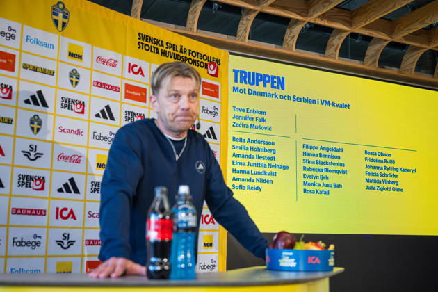 260401 Head coach Tony Gustavsson of the Swedish women s national football team at a press conference on April 1, 2026 in Stockholm Photo Jonathan Näckstrand BILDBYRAN COP 94 JN0260 fotboll football soccer fotball vm kval kval fifa womens world cup qualifier qualifier presskonferens press conference sverige sweden dam bbeng Copyright: JONATHANxNÄCKSTRAND BB260401JN017