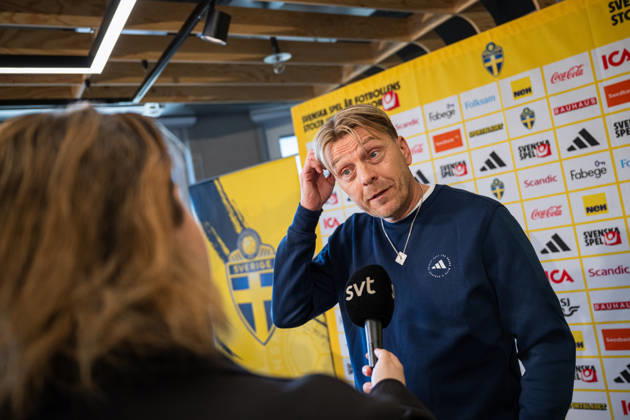 260401 Head coach Tony Gustavsson of the Swedish women s national football team at a press conference on April 1, 2026 in Stockholm Photo Jonathan Näckstrand BILDBYRAN COP 94 JN0260 fotboll football soccer fotball vm kval kval fifa womens world cup qualifier qualifier presskonferens press conference sverige sweden dam bbeng Copyright: JONATHANxNÄCKSTRAND BB260401JN021