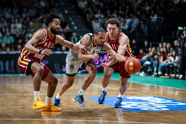 Jordan Roland Gladiators Trier in a duel with Davion Mintz Fitness First Wuerzburg Baskets and Brae Ivey Fitness First Wuerzburg Baskets , Vet Concept Gladiators Trier vs Fitness First Wuerzburg Baskets, Basketball, easyCredit BBL, Matchday 27, Season 2025 2026, 01 04 2026 Vet Concept Gladiators Trier vs Fitness First Wuerzburg Baskets, Basketball, easyCredit BBL, Matchday 27, Season 2025 2026, 01 04 2026 Copyright: xEibner-Pressefoto AlexanderxNeisx EP_ANS