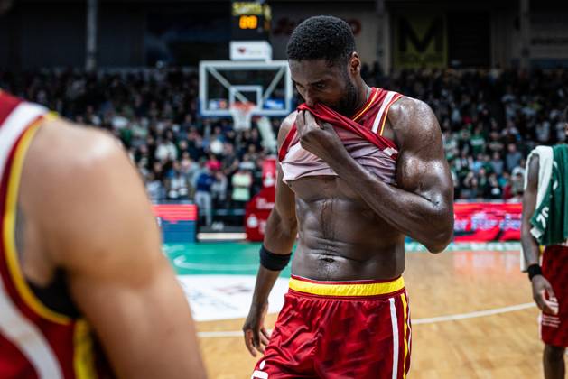 Charles Thompson Fitness First Wuerzburg Baskets , Vet Concept Gladiators Trier vs Fitness First Wuerzburg Baskets, Basketball, easyCredit BBL, Matchday 27, Season 2025 2026, 01 04 2026 Vet Concept Gladiators Trier vs Fitness First Wuerzburg Baskets, Basketball, easyCredit BBL, Matchday 27, Season 2025 2026, 01 04 2026 Copyright: xEibner-Pressefoto AlexanderxNeisx EP_ANS