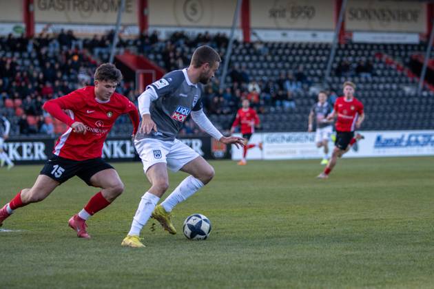 Antonis Aidonis 15 SG Sonnenhof Großaspach in a duel for the ball with an opponent Duel for the ball Copyright: xspeedshotx