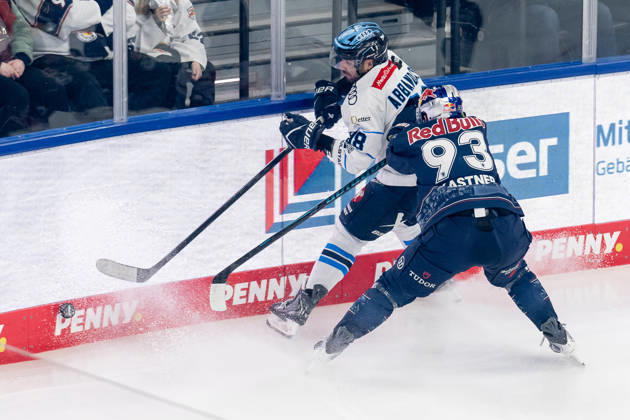 Fight for the puck duel between Peter Abbandonato ERC Ingolstadt, 98 and Maximilian Kastner EHC Red Bull Muenchen, 93 GER, EHC Red Bull Muenchen vs ERC Ingolstadt, ice hockey, DEL, playoffs, quarterfinals game 5, season 2025 2026, 02 04 2026 GER, EHC Red Bull Muenchen vs ERC Ingolstadt, ice hockey, DEL, playoffs, quarterfinals game 5, season 2025 2026, 02 04 2026 Muenchen Copyright: xEibner-Pressefoto FranzxFeinerx EP_HFR