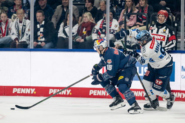 Battle for the puck duel between Nikolaus Heigl EHC Red Bull Muenchen, 15 and Peter Abbandonato ERC Ingolstadt, 98 GER, EHC Red Bull Muenchen vs ERC Ingolstadt, ice hockey, DEL, playoffs, quarterfinals game 5, season 2025 2026, 02 04 2026 GER, EHC Red Bull Muenchen vs ERC Ingolstadt, ice hockey, DEL, playoffs, quarterfinals game 5, season 2025 2026, 02 04 2026 Muenchen Copyright: xEibner-Pressefoto HeikexFeinerx EP_HFR