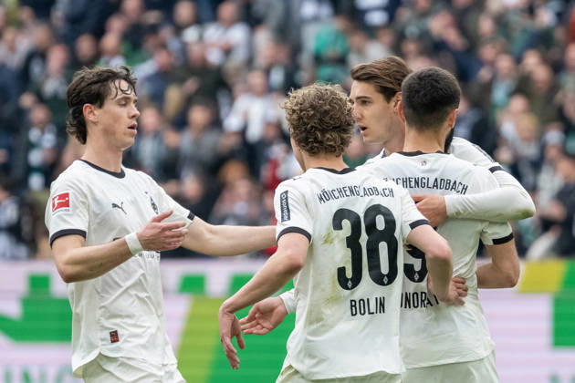 Philipp Sander Borussia Moenchengladbach, 16 , Hugo Bolin Borussia Moenchengladbach, 38 , Florian Neuhaus Borussia Moenchengladbach, 10 celebrate the goal for 2 2 by Franck Honorat Borussia Moenchengladbach, 09 Borussia Moenchengladbach vs 1 FC Heidemheim, Soccer, 1 Bundesliga, 28 Matchday, Season 2025 2026, 04 04 2026 DFL DFB Regulations prohibit any use of Photographs as image sequences and or Quasivideo Borussia Moenchengladbach vs 1 FC Heidenheim, Football, 1 Bundesliga, 28 Matchday, Season 2025 2026, 04 04 2026 Moenchengladbach Copyright: xEibner-Pressefoto ThomasxHaeslerx EP_THR