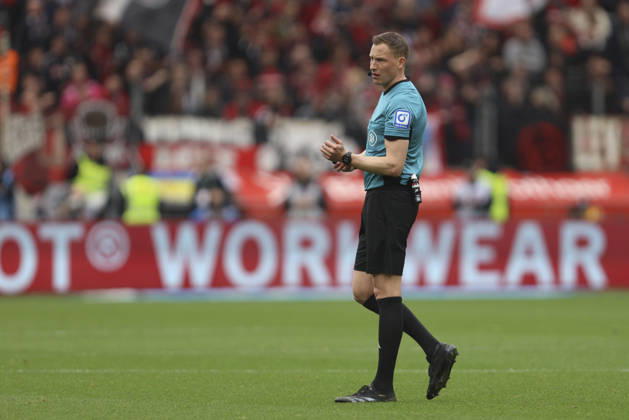 Referee Martin Petersen looks on during the Bundesliga match between Bayer 04 Leverkusen and VfL Wolfsburg, BayArena on April 04, 2026 in Leverkusen, Germany Photo by Oliver Kaelke DeFodi Images Referee Martin Petersen looks on during the Bundesliga match between Bayer 04 Leverkusen and VfL Wolfsburg at BayArena on April 4, 2026 in Leverkusen, Germany Photo by Oliver Kaelke DeFodi Images DFL regulations prohibit any use of photographs as image sequences and or quasi video Photo by Oliver Kaelke DeFodi Images