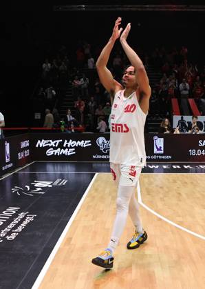04 04 2026 Basketball Season 2025 2026 2 Bundesliga Pro A 30 Matchday Nuremberg Falcons Basketball Club NBC VfL SparkassenStars Bochum Sportfoto Zink DaMa xdaxmax joy cheers after the end of the game Evan Derek Taylor 10, Nuremberg Falcons BC NBC applauds claps his hands thanks the spectators audience fans
