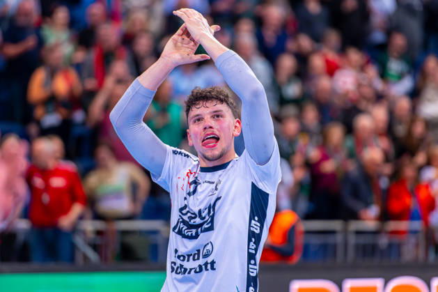 Marko GrgiÄ‡ SG Flensburg Handewitt, No. 17 v l , TSV Hannover Burgdorf green against SG Flensburg Handewitt white on matchday 27 of the 2025 2026 season in the DAIKIN Handball Bundesliga 04 04 2026, ZAG Arena Hannover, GER , Copyright: xJanxGuentherx xTSVxHannover-Burgdorfx