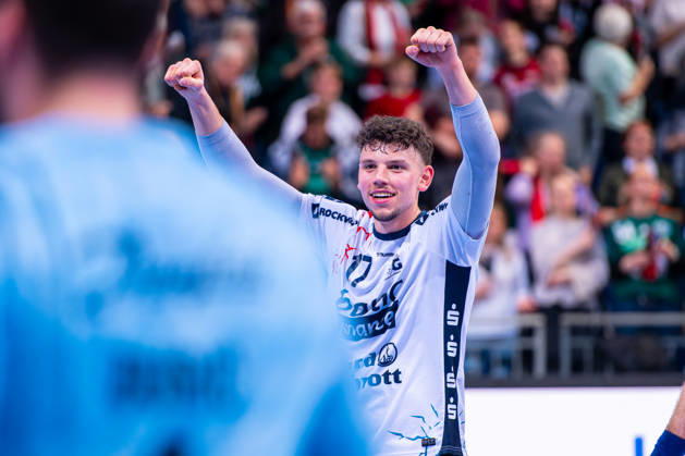 Marko GrgiÄ‡ SG Flensburg Handewitt, No. 17 v l , TSV Hannover Burgdorf green against SG Flensburg Handewitt white on matchday 27 of the 2025 2026 season in the DAIKIN Handball Bundesliga 04 04 2026, ZAG Arena Hannover, GER , Copyright: xJanxGuentherx xTSVxHannover-Burgdorfx