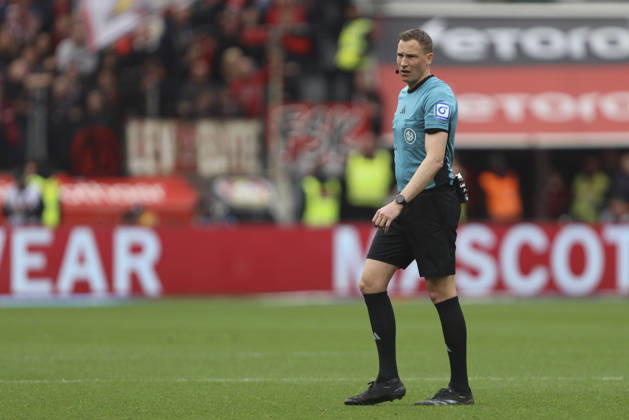 Referee Martin Petersen looks on during the Bundesliga match between Bayer 04 Leverkusen and VfL Wolfsburg, BayArena on April 04, 2026 in Leverkusen, Germany Photo by Oliver Kaelke DeFodi Images Referee Martin Petersen looks on during the Bundesliga match between Bayer 04 Leverkusen and VfL Wolfsburg at BayArena on April 4, 2026 in Leverkusen, Germany Photo by Oliver Kaelke DeFodi Images DFL regulations prohibit any use of photographs as image sequences and or quasi video Photo by Oliver Kaelke DeFodi Images