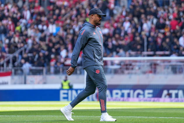 Vincent Kompany FC Bayern Munich, Head Coach , Germany, Football, 1 Bundesliga, Matchday 28, 2025 2026, SC Freiburg vs FC Bayern Munich, 04 04 2026, Europa Park Stadion, Freiburg, Germany DFL REGULATIONS PROHIBIT ANY USE OF PHOTOGRAPHS AS IMAGE SEQUENCES AND OR QUASI VIDEO Freiburg Europa Park Stadion Baden Württemberg Germany Copyright: xArnexAmbergx