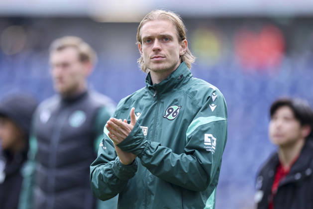 Stefan Teitur Thordarson Hannover 96 looks disappointed, 2 Bundesliga, Hannover 96 v SV 07 Elversberg, Heinz von Heiden Arena on April 05, 2026 in Hanover, Germany Photo by Marco Steinbrenner DeFodi Images Stefan Teitur Thordarson Hannover 96 looks disappointed, 2 Bundesliga, Hannover 96 v SV 07 Elversberg, Heinz von Heiden Arena, April 5, 2026 in Hanover, Germany Photo by Marco Steinbrenner DeFodi Images