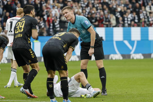 Jonathan Burkardt Eintracht Frankfurt, 09 injured on the ground , Germany, Football, 1 Bundesliga, 28 Matchday, 2025 2026, Eintracht Frankfurt vs 1 FC Köln, 05 04 2026, Frankfurt am Main Deutsche Bank Park Hessen Germany Copyright: xGrantxHubbsx