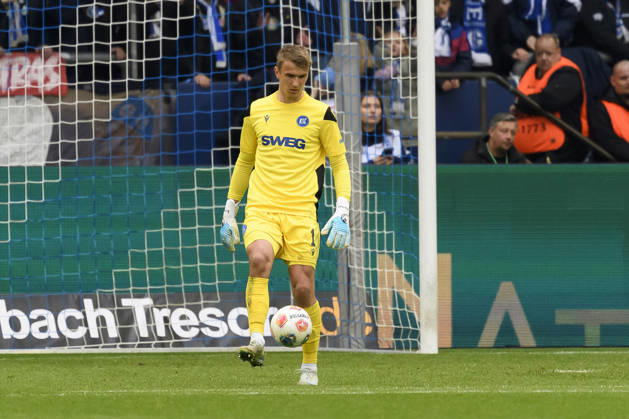Goalkeeper Hans Christian Bernat Karlsruher SC controls the ball during the 2 Bundesliga match between FC Schalke 04 and Karlsruher SC, Veltins Arena on April 05, 2026 in Gelsenkirchen, Germany Photo by Max Maiwald DeFodi Images Goalkeeper Hans Christian Bernat Karlsruher SC controls the ball during the 2 Bundesliga match between FC Schalke 04 and Karlsruher SC at Veltins Arena on April 5, 2026 in Gelsenkirchen, Germany Photo by Max Maiwald DeFodi Images