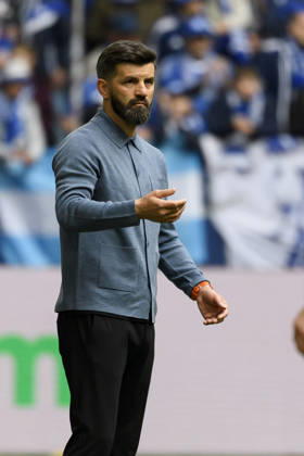 Coach Miron Muslic FC Schalke gestures during the 2 Bundesliga match between FC Schalke 04 and Karlsruher SC, Veltins Arena on April 05, 2026 in Gelsenkirchen, Germany Photo by Max Maiwald DeFodi Images Trainer Miron Muslic FC Schalke gestures during the 2 Bundesliga match between FC Schalke 04 and Karlsruher SC at Veltins Arena on April 5, 2026 in Gelsenkirchen, Germany Photo by Max Maiwald DeFodi Images Photo by Max Maiwald DeFodi Images