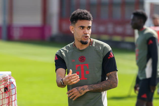Luis Diaz FC Bayern Muenchen, 14 gestures, GER, final training, FC Bayern Muenchen, football, UEFA Champions League, quarter-final, first leg, 2025 2026 season, 06 04 2026, GER, final training, FC Bayern Muenchen, football, UEFA Champions League, quarter-final, first leg, 2025 2026 season, 06 04 2026 Muenchen Copyright: xEibner-Pressefoto JennixMaulx EP_JML