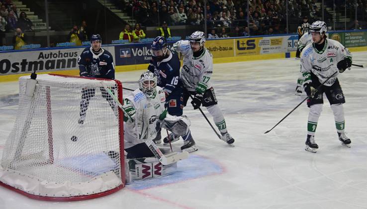 06 04 2026 xkhx Kassel, Probonio Arena Ice Hockey DEL 2 Playoff Season 2025 2026 Semifinal 3 Kassel Huskies vs Bietigheim Steelers Goal for 1 0 by Luca Münzenberger 15, Kassel Huskies