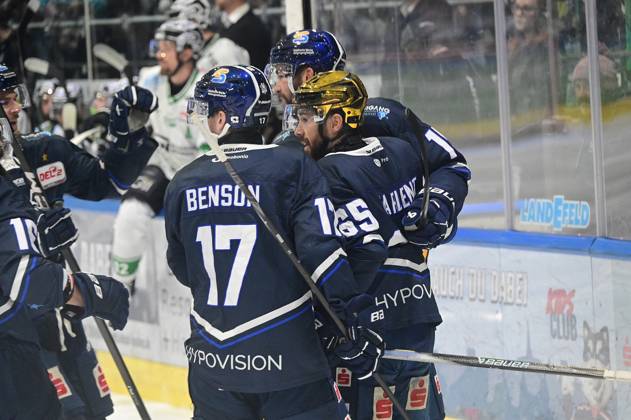 06 04 2026 xkhx Kassel, Probonio Arena ice hockey DEL 2 playoff season 2025 2026 semi-final 3 Kassel Huskies vs Bietigheim Steelers goal celebration after the 1-0 goal by Luca Münzenberger 15, Kassel Huskies