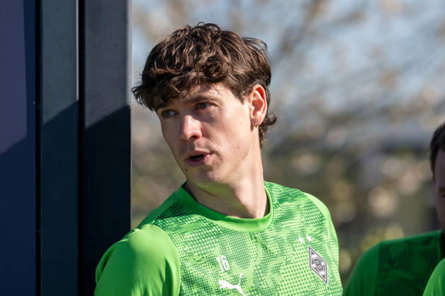 Philipp Sander Borussia Moenchengladbach, 16 comes on the pitch Public training Borussia Moenchengladbach on the training ground at Borussia Park, 1 Bundesliga, Football, Season 2025 2026, 07 04 2026 Training Borussia Moenchengladbach, 1 Bundesliga, Season 2025 2026, 07 04 2026 Moenchengladbach Copyright: xEibner-Pressefoto ThomasxHaeslerx EP_THR