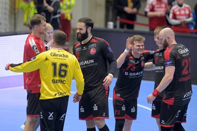 Cheering, joy after the victory Nebojsa Simic Goalkeeper MT Melsungen 16 , Ruben Marchan MT Melsungen 2 , Timo Kastening MT Melsungen 73 , Arnar Freyr Arnarsson MT Melsungen 21 L R , GER, MT Melsungen Fredericia HK DEN , Handball, EHF European League Men, Play Offs, Season 2025 2026, 07 04 2026, GER, MT Melsungen Fredericia HK, Handball, EHF Men, Play Off, Season 2025 2026, 07 04 2026 Kassel Copyright: xEibner-Pressefotox xRolandxSippelx EP_RSL