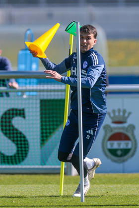 08 04 2026, Football, Training of FC Schalke 04 Dejan Ljubicic FC Schalke 04 during a coordination exercise Gelsenkirchen Training ground FC Schalke 04 NRW Germany xRHR PHOTO YYx Copyright: RHR-FOTOx RHR-FOTO YY