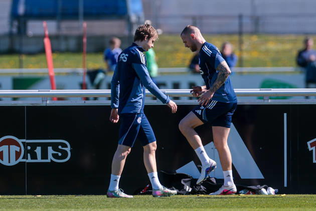 08 04 2026, Football, Training of FC Schalke 04 v l Finn Porath FC Schalke 04 and Tomas Kalas FC Schalke 04 train individually Gelsenkirchen Training ground FC Schalke 04 NRW Germany xRHR PHOTO YYx Copyright: RHR-FOTOx RHR-FOTO YY