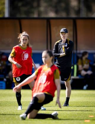 ZEIST - National coach Arjan Veurink during a training session in preparation for the World Cup qualifiers against France. KOEN VAN WEEL ANP xVIxANPxSportx xxANPxIVx 555273036 originalFilename: 555273036