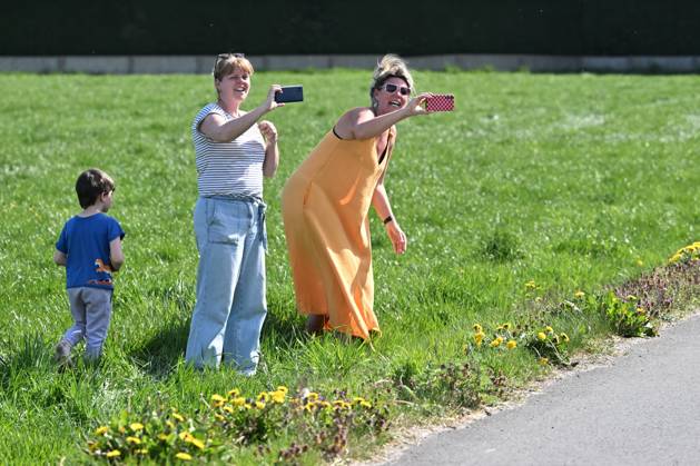 Cycling fans pictured during the men s race of the Scheldeprijs one day cycling event, 205,2km from Terneuzen, the Netherlands to Schoten, Belgium on Wednesday 08 April 2026. MAARTENxSTRAETEMANS  x170188867x