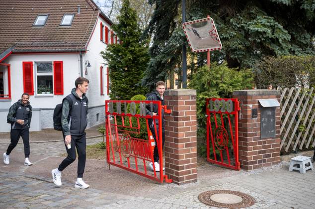 Soccer, Men, Season 2025 2026, 1 Bundesliga, 1 FC Union Berlin, Bus departure, f l Christopher Trimmel 1 FC Union , Janik Haberer 1 FC Union Berlin , Linus Güther 1 FC Union , 10 04 2026, Copyright: xMatthiasxKochx
