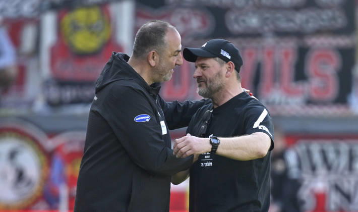 Before the start of the match Coach Coach Frank Schmidt 1 FC Heidenheim 1846 FCH Coach Coach Steffen Baumgart 1 FC Union Berlin FCU Greeting shake hands gesture gesture 1 FC Heidenheim 1846 FCH vs 1 FC Union Berlin FCU 11 04 2026 DFL REGULATIONS PROHIBIT ANY USE OF PHOTOGRAPHS AS IMAGE SEQUENCES AND OR QUASI VIDEO 1 FC Heidenheim 1846 FCH vs 1 FC Union Berlin FCU