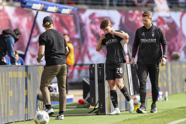 11 04 2026, xtgx, Soccer 1 Bundesliga, RB Leipzig Borussia Mönchengladbach emspor, v l Lukas Ullrich Gladbach, 26 substitution, change DFL DFB REGULATIONS PROHIBIT ANY USE OF PHOTOGRAPHS as IMAGE SEQUENCES and or QUASI VIDEO Leipzig