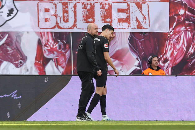11 04 2026, xtgx, Fußball 1 Bundesliga, RB Leipzig Borussia Mönchengladbach emspor, v l Kevin Diks Gladbach, 4 verletzt, Verletzung, injury, injured DFL DFB REGULATIONS PROHIBIT ANY USE OF PHOTOGRAPHS as IMAGE SEQUENCES and or QUASI VIDEO Leipzig