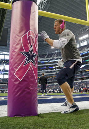 October 05, 2014: Houston Texans defensive end J.J. Watt (99) warms up before the NFL, American Football Herren, USA game between the Houston Texans and the Dallas Cowboys at AT&T Stadium in Arlington, TX. Copyright: xTimxWarnerx