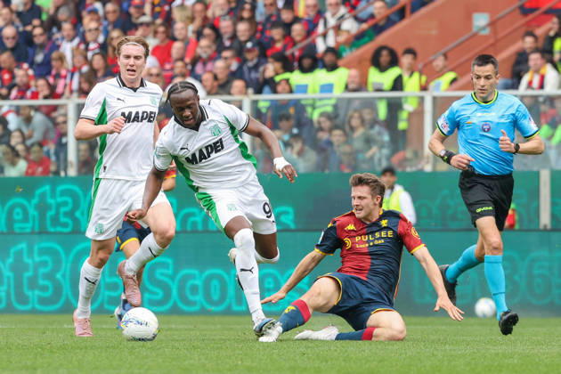 GenoaÕs Morten Frendrup fights for the ball with Sassuolo s Ismael Kone during the Serie A soccer match between Genoa and Sassuolo at the Luigi Ferraris Stadium in Genoa, Italy - Sunday, April 12, 2026. - Soccer . Copyright: xTanoxPecoraro LaPressex