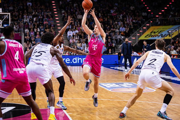 easyCredit Basketball Bundesliga, Telekom Baskets Bonn vs Basketball Löwen Braunschweig, 12 04 2026 Grayson Murphy Telekom Baskets Bonn 7 one-legged easyCredit Basketball Bundesliga, Telekom Baskets Bonn vs Basketball Löwen Braunschweig, 12 04 2026, Telekom Dome Bonn Copyright: xBEAUTIFULxSPORTS Derixx