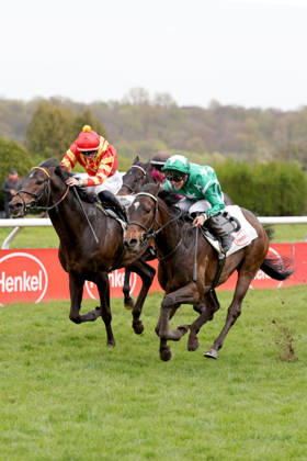 12 04 2026, Duesseldorf, Nordrhein Westfalen, GER New Emerald right with Sibylle Vogt wins racecourse Duesseldorf Grafenberg horse, jockey, New Emerald, Vogt, victory, finish, finish 260412SG988DUESSELDORF JPG