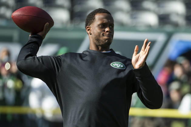 October 26, 2014: New York Jets quarterback Geno Smith (7) throws the ball during warm-ups prior to the NFL, American Football Herren, USA game between the Buffalo Bills and the New York Jets at MetLife Stadium in East Rutherford, New Jersey. (Christopher Szagola Cal Media) Copyright: xChrisxSzagolax