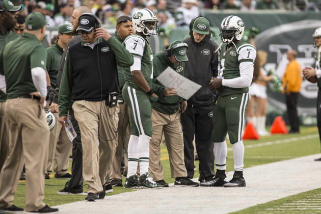 October 26, 2014: New York Jets quarterback Geno Smith (7) and quarterback Michael Vick (1) look on while talking with offensive coordinator Marty Mornhinweg as head coach Rex Ryan walks away during the NFL, American Football Herren, USA game between the Buffalo Bills and the New York Jets at MetLife Stadium in East Rutherford, New Jersey. The Bills won 43-23. (Christopher Szagola Cal Media) Copyright: xChrisxSzagolax