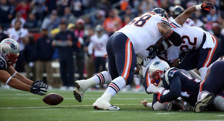 Oct. 26, 2014 - Foxborough, MA, USA - New England Patriots defensive end Rob Ninkovich (50) recovers a fumble by Chicago Bears quarterback Jay Cutler (6) leading to a touchdown in the second quarter Sunday, Oct. 26, 2014 at Gillette Stadium in Foxborough, Mass. The Patriots defeated the Bears 51-23. Copyright: xBrianxCassellax