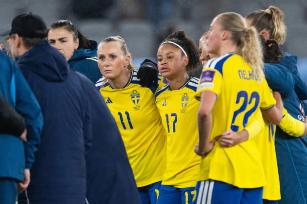 260414 Stina Blackstenius and Felicia Schröder of Sweden after the FIFA Women s World Cup Qualifier football match between Sweden and Denmark on April 14, 2026 in Gothenburg Photo Carl Sandin BILDBYRAN code CS CS0928 fotboll football soccer fotball vm kval kval fifa womens world cup qualifier qualifier sverige sweden danmark denmark dam bbeng women kvinner  Copyright: CARLxSANDIN BB260414CS047