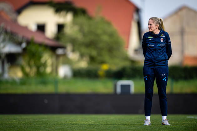 260417 Head coach Gemma Grainger of the Norwegian women™s national football team during a training session on April 17, 2026 in Ptuj Photo Marius Simensen BILDBYRAN Cop 238 bbeng dam fifa women s world cup qualifier football fotball fotboll norge norway practice soccer training trening träning Copyright: MARIUSxSIMENSEN BB260417BB191