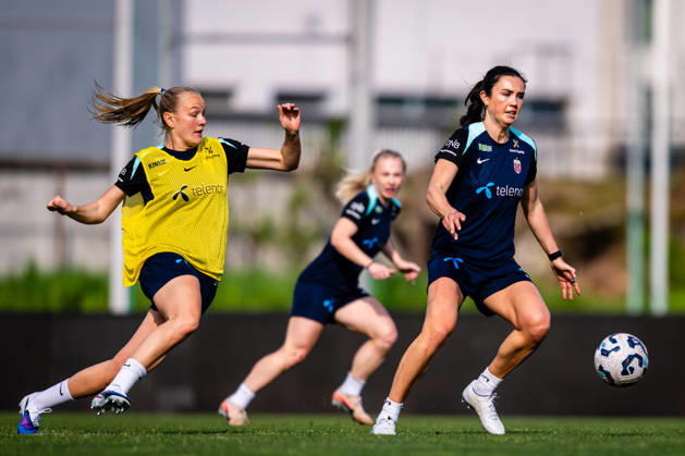 260417 Frida Maanum and Ingrid Syrstad Engen of the Norwegian women™s national football team during a training session on April 17, 2026 in Ptuj Photo Marius Simensen BILDBYRAN Cop 238 bbeng dam fifa women s world cup qualifier football fotball fotball norge norway practice soccer training trening träning Copyright: MARIUSxSIMENSEN BB260417BB204