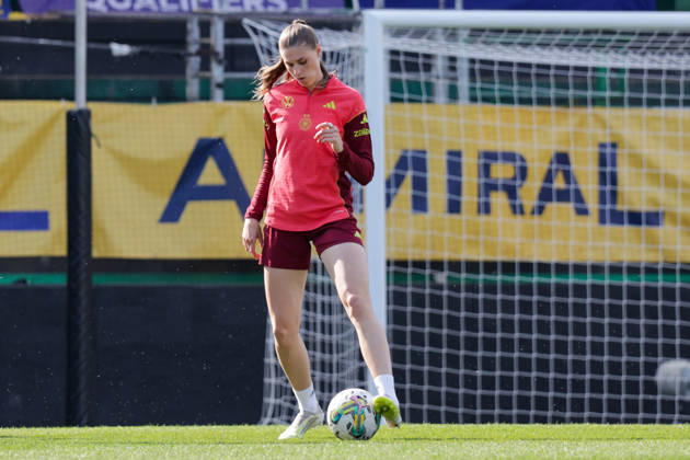 17 04 2026, xgrfx, Football DFB Media Dates, German Womens National Team Training v l Jule Brand German Womens National Team DFL DFB REGULATIONS PROHIBIT ANY USE OF PHOTOGRAPHS as IMAGE SEQUENCES and or QUASI VIDEO Ried