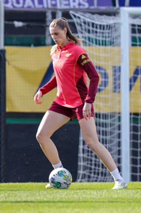17 04 2026, xgrfx, Football DFB Media Dates, German Womens National Team Training v l Jule Brand German Womens National Team DFL DFB REGULATIONS PROHIBIT ANY USE OF PHOTOGRAPHS as IMAGE SEQUENCES and or QUASI VIDEO Ried